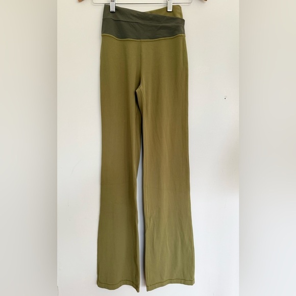 Lululemon Throwback Astro Pant | Size 4 - Picture 2 of 11